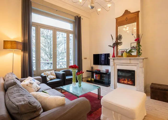 Spacious 7-bed House In *