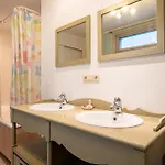 Сasa de vacaciones Spacious 7-bed House In