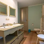 Сasa de vacaciones Spacious 7-bed House In