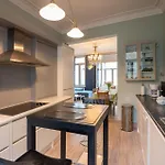 Spacious 7-bed House In Сasa de vacaciones