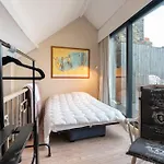 Сasa de vacaciones Spacious 7-bed House In *