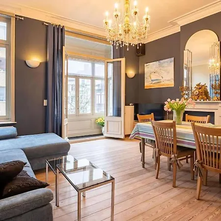 Spacious 7-bed House In