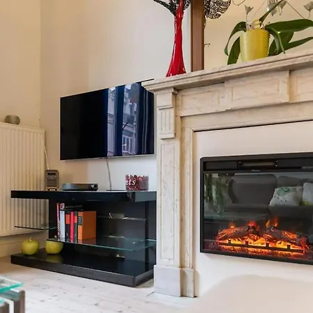 Spacious 7-bed House In *