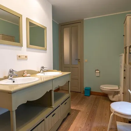 بيت للعطل Spacious 7-bed House In