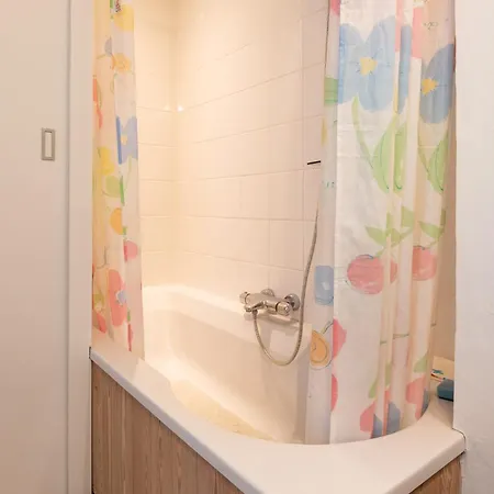 Spacious 7-bed House In بيت للعطل *
