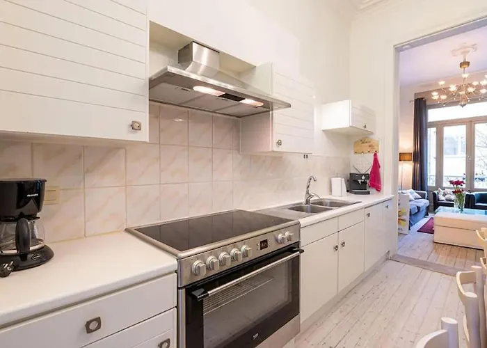 Spacious 7-bed House In בית נופש