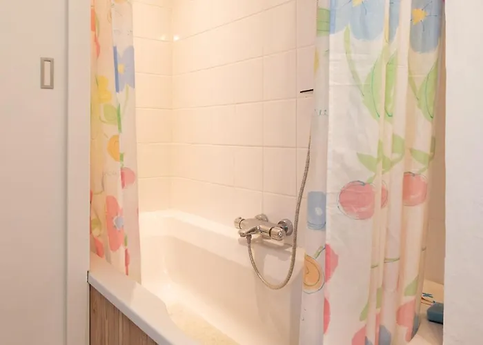 Spacious 7-bed House In בית נופש *