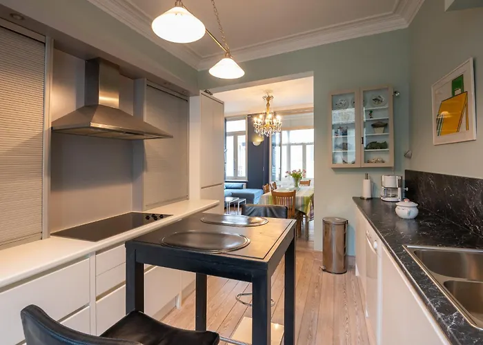 Spacious 7-bed House In בית נופש