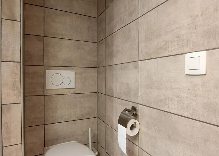 Spacious 7-bed House In * אוסטנדה