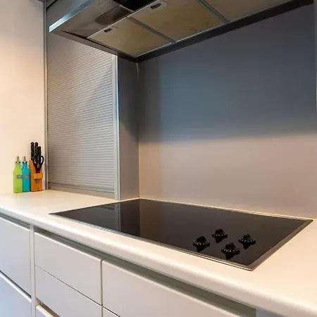 Дом отдыха Spacious 7-bed House In *