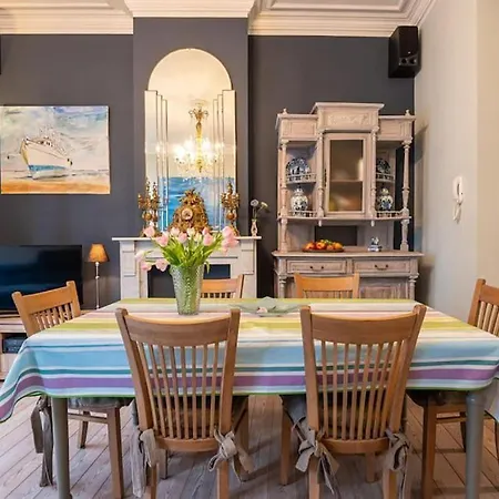 Spacious 7-bed House In * Остенде