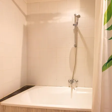 Spacious 7-bed House In Vakantiehuis *