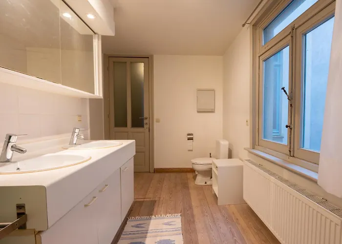 Spacious 7-bed House In