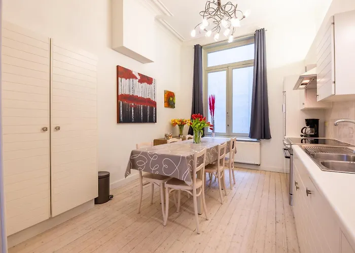 Spacious 7-bed House In Vakantiehuis Oostende