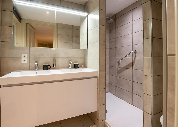 Spacious 7-bed House In *