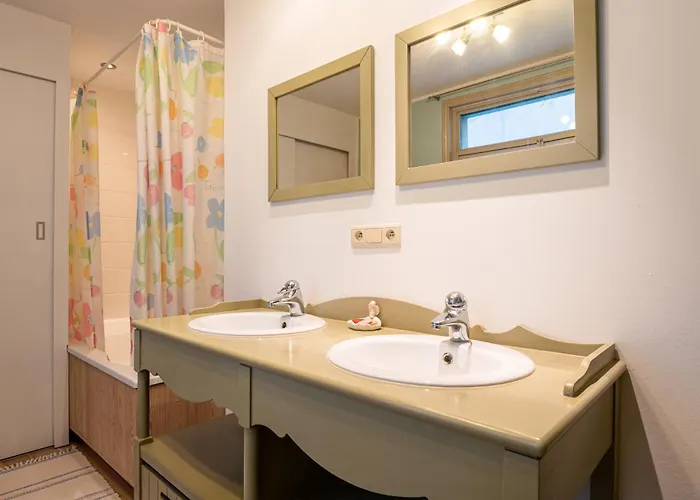 Vakantiehuis Spacious 7-bed House In