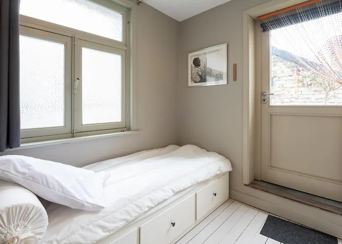 Spacious 7-bed House In Vakantiehuis