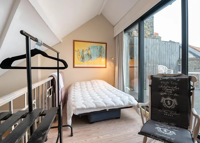 Vakantiehuis Spacious 7-bed House In *