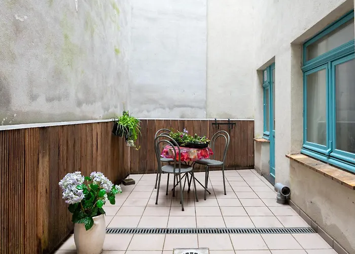 Spacious 7-bed House In Vakantiehuis Oostende